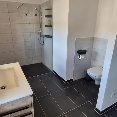 Prime -170m2 - 4x Einzelzimmer -2x Wc -2x Dusche -tiefgarage -wifi 公寓 布伦瑞克