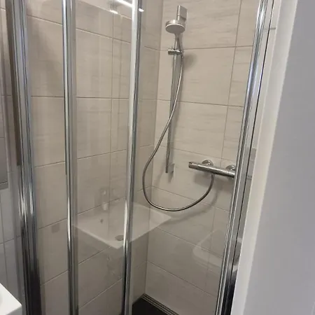 Apartamento Prime -170m2 - 4x Einzelzimmer -2x Wc -2x Dusche -tiefgarage -wifi *