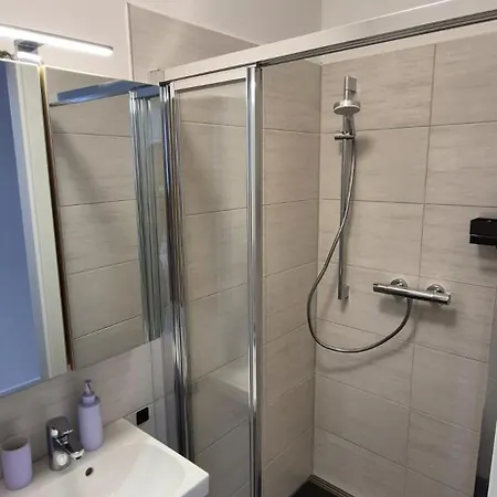 Prime -170m2 - 4x Einzelzimmer -2x Wc -2x Dusche -tiefgarage -wifi Apartamento
