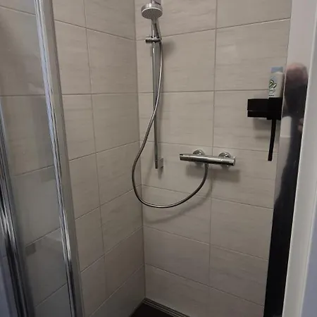 Prime -170m2 - 4x Einzelzimmer -2x Wc -2x Dusche -tiefgarage -wifi 公寓 *